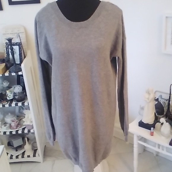 Babaon Large Cashmere Minimalistic Neutral Sweater Dress - Picture 4 of 4